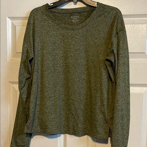 Athleta Heathered Olive Crew Neck Long Sleeve Tee